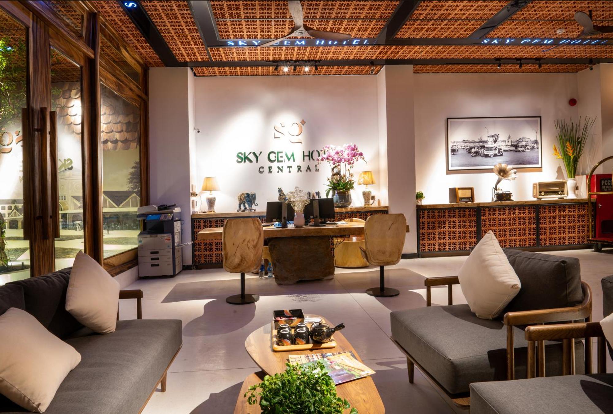 Sky Gem Central Hotel Хошимин Екстериор снимка